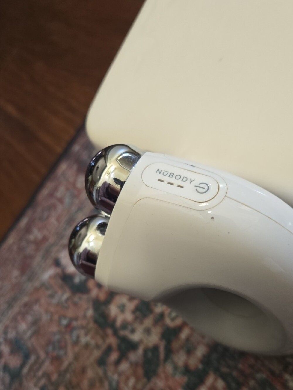 NuBody By NuFace Microcurrent Device White With Case - Picture 2 of 5